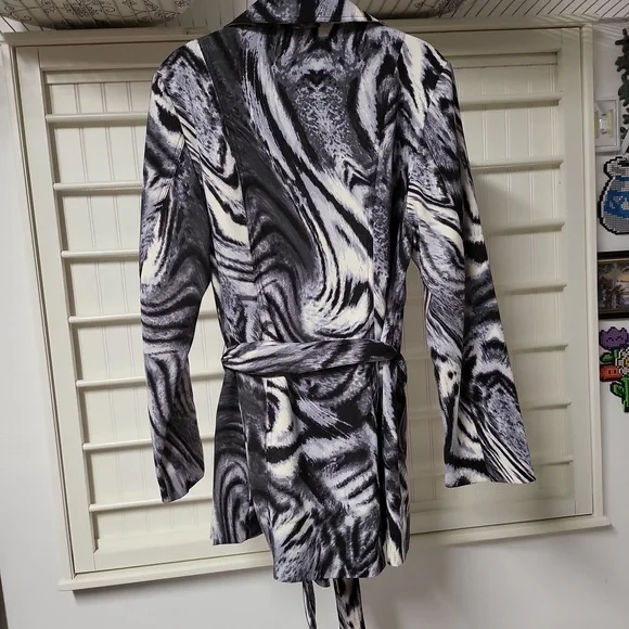 Beautiful Susan Graver car coat - Picture 2 of 5